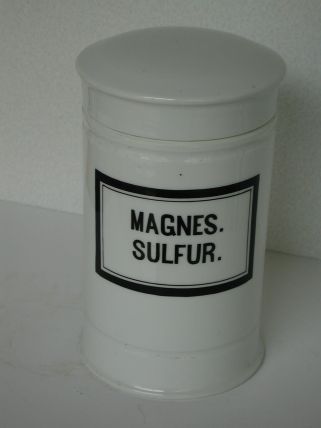 2003 9.33 Objet Pot droit couvert de Sulfate de magnesium